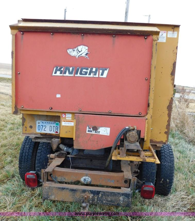 image for item J7452 1993 Ford F350 feed truck