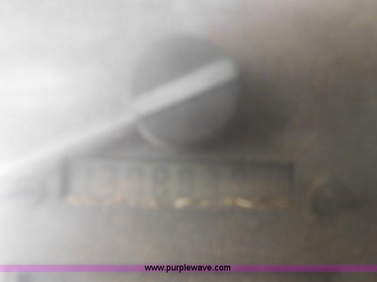 image for item J7452 1993 Ford F350 feed truck