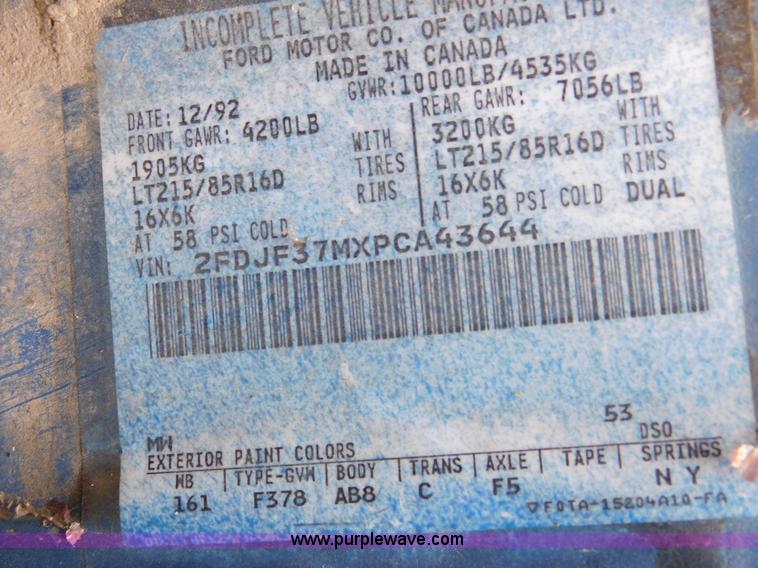 image for item J7452 1993 Ford F350 feed truck