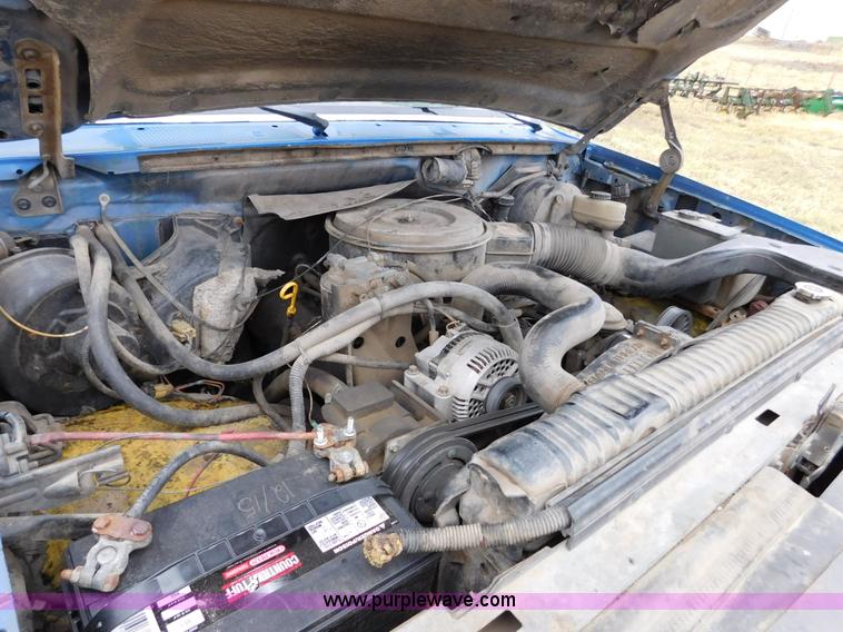 image for item J7452 1993 Ford F350 feed truck