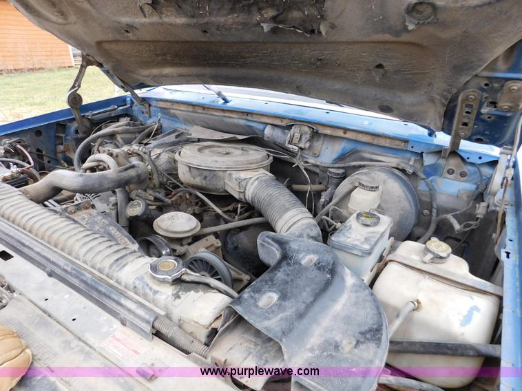 image for item J7452 1993 Ford F350 feed truck