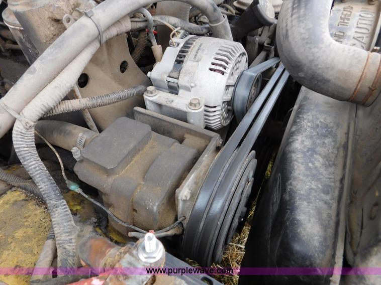 image for item J7452 1993 Ford F350 feed truck