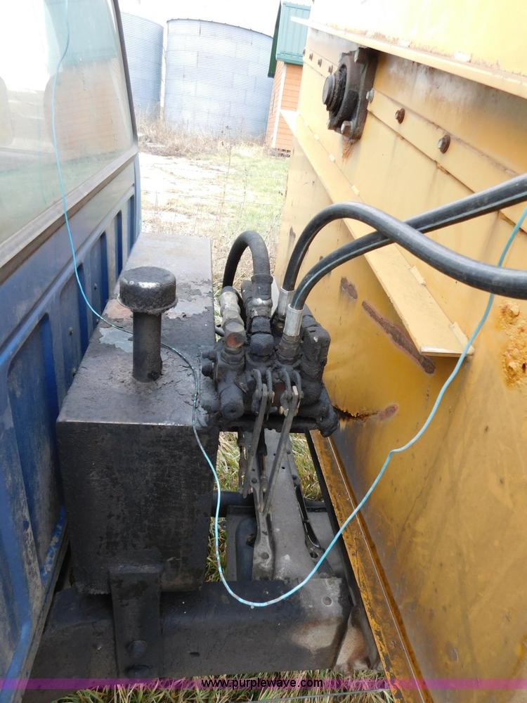 image for item J7452 1993 Ford F350 feed truck