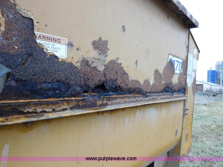 image for item J7452 1993 Ford F350 feed truck