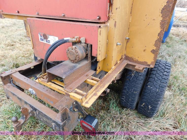 image for item J7452 1993 Ford F350 feed truck