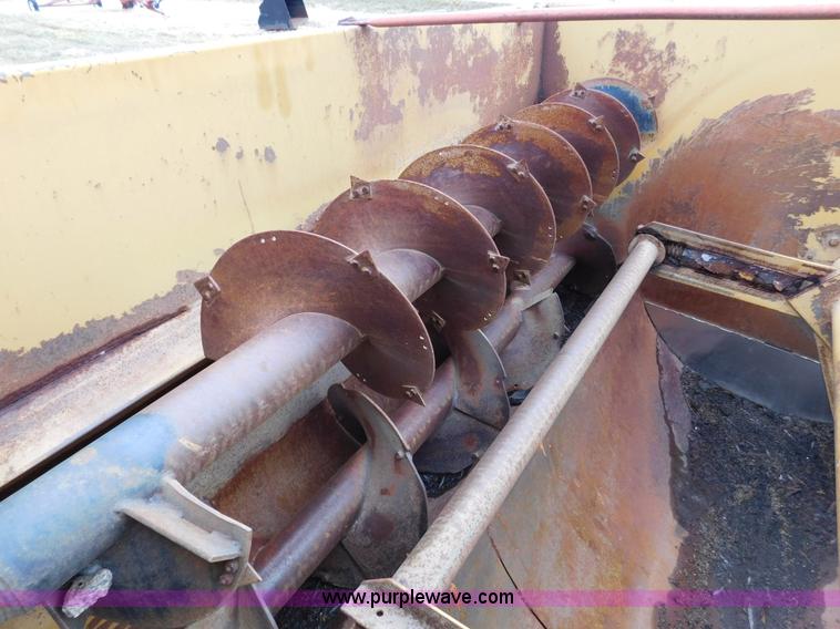 image for item J7452 1993 Ford F350 feed truck