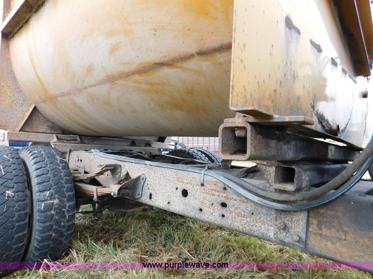 image for item J7452 1993 Ford F350 feed truck