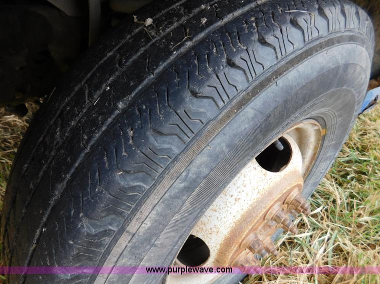 image for item J7452 1993 Ford F350 feed truck