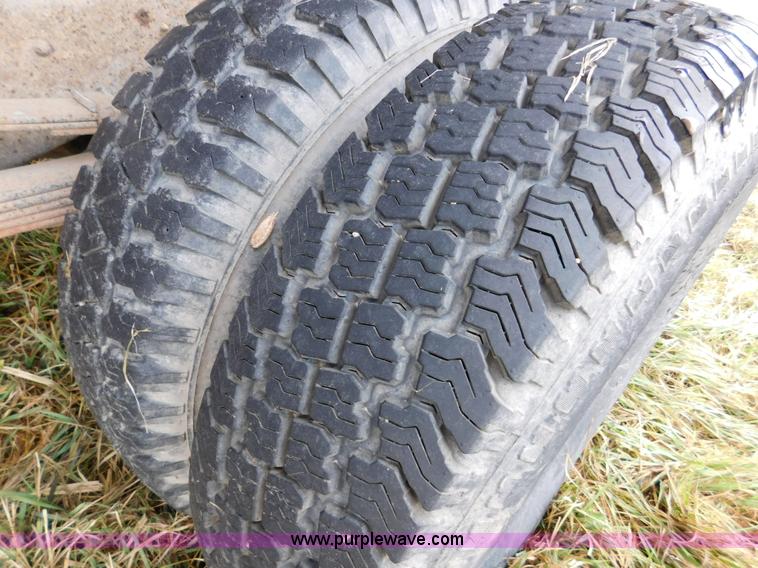 image for item J7452 1993 Ford F350 feed truck