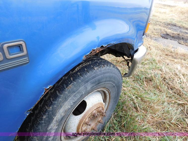 image for item J7452 1993 Ford F350 feed truck