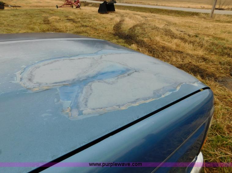 image for item J7452 1993 Ford F350 feed truck