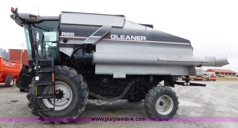 image for item J7463 2004 Gleaner R65 combine