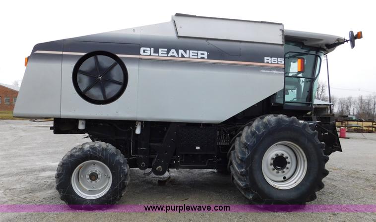 image for item J7463 2004 Gleaner R65 combine