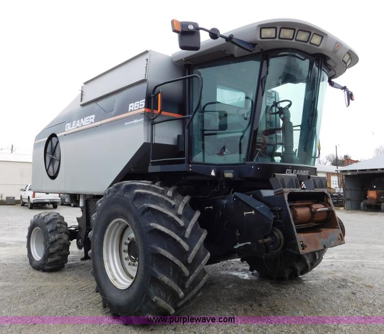 image for item J7463 2004 Gleaner R65 combine