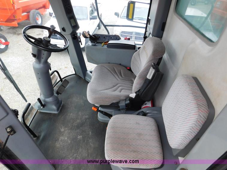 image for item J7463 2004 Gleaner R65 combine