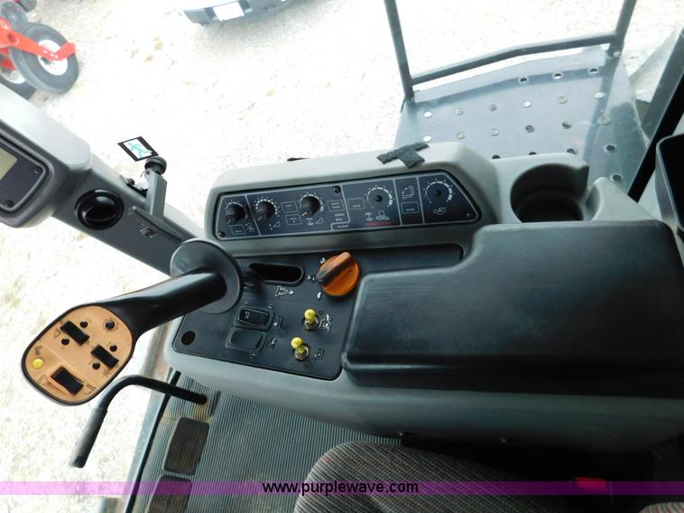 image for item J7463 2004 Gleaner R65 combine