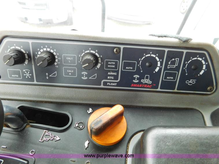 image for item J7463 2004 Gleaner R65 combine