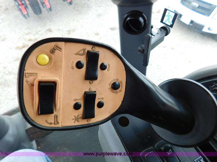 image for item J7463 2004 Gleaner R65 combine