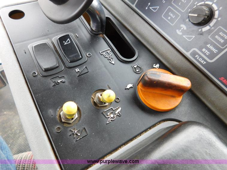 image for item J7463 2004 Gleaner R65 combine