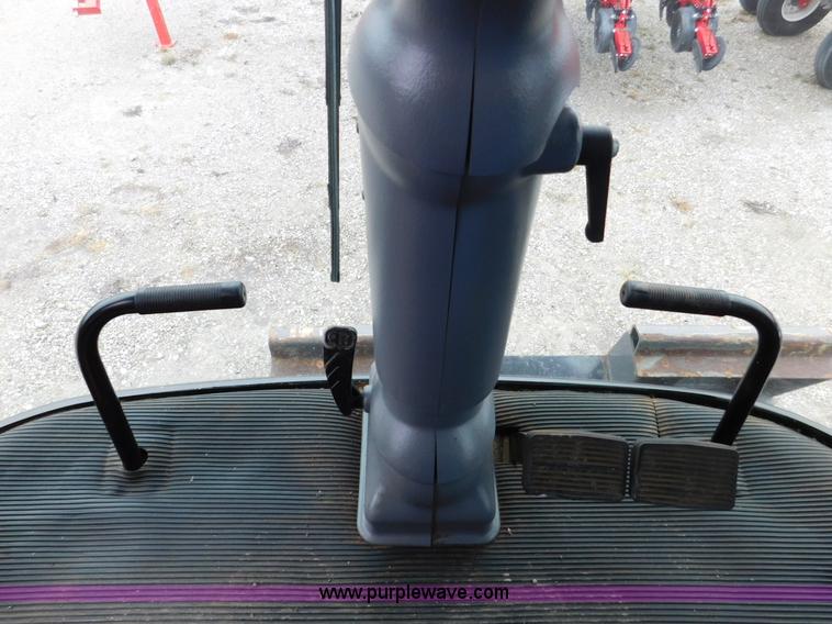 image for item J7463 2004 Gleaner R65 combine