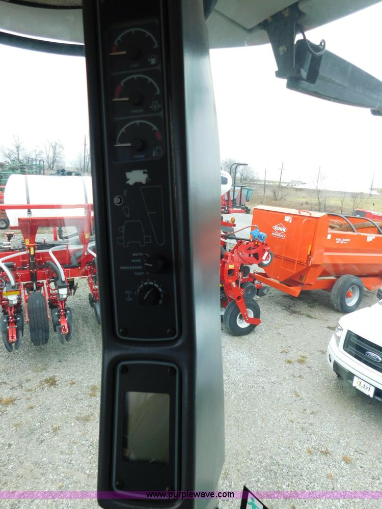 image for item J7463 2004 Gleaner R65 combine