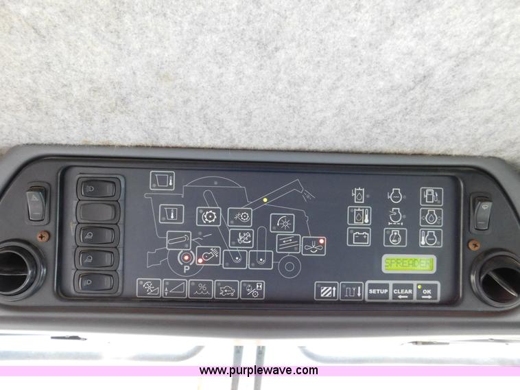 image for item J7463 2004 Gleaner R65 combine