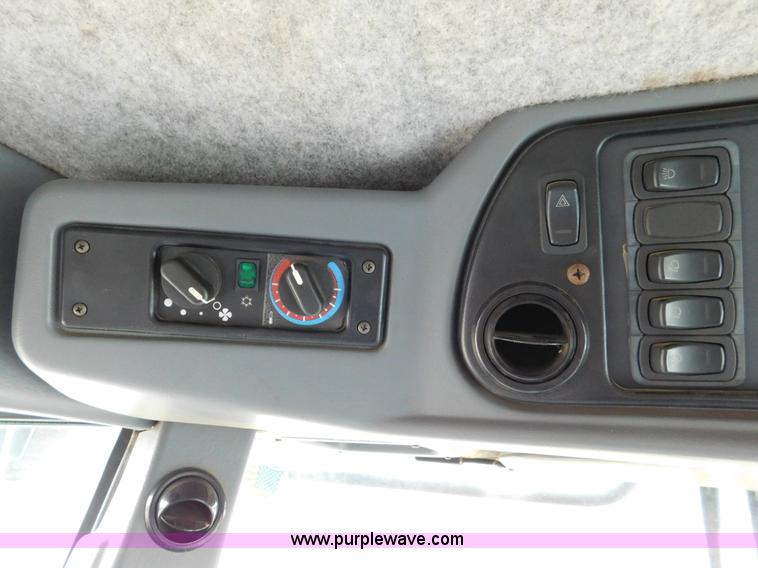 image for item J7463 2004 Gleaner R65 combine