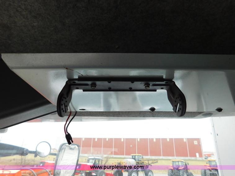 image for item J7463 2004 Gleaner R65 combine