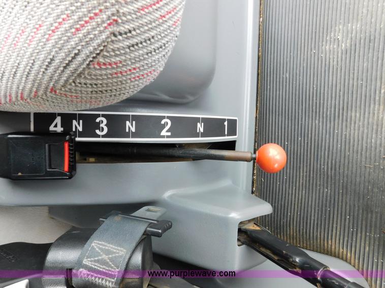 image for item J7463 2004 Gleaner R65 combine