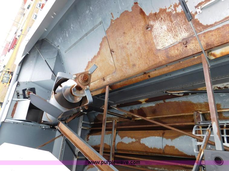 image for item J7463 2004 Gleaner R65 combine