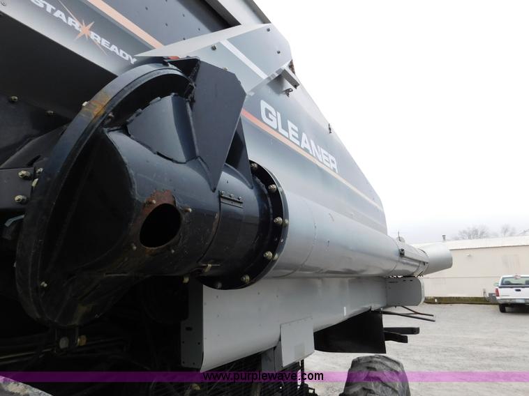 image for item J7463 2004 Gleaner R65 combine