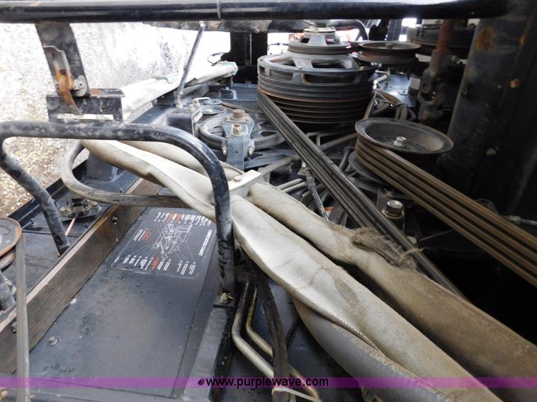 image for item J7463 2004 Gleaner R65 combine