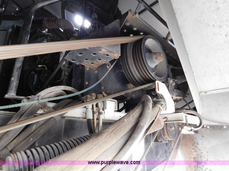 image for item J7463 2004 Gleaner R65 combine