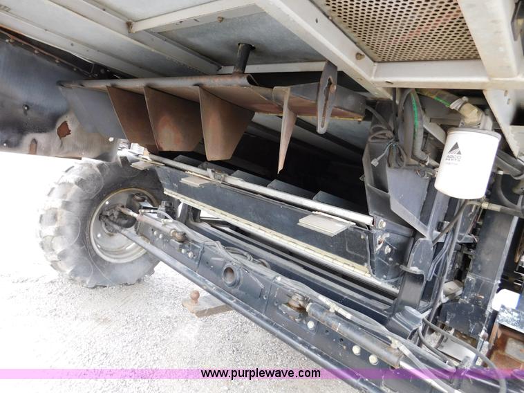 image for item J7463 2004 Gleaner R65 combine