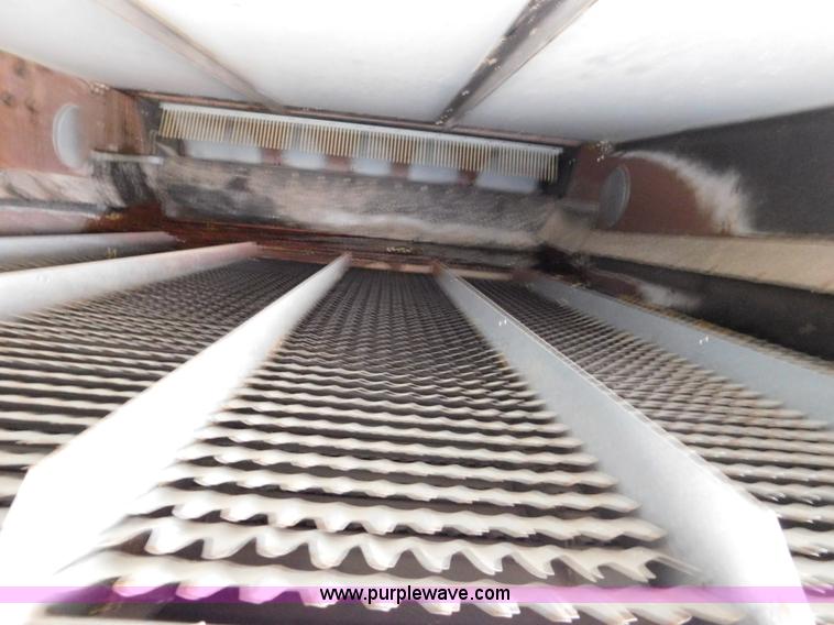 image for item J7463 2004 Gleaner R65 combine