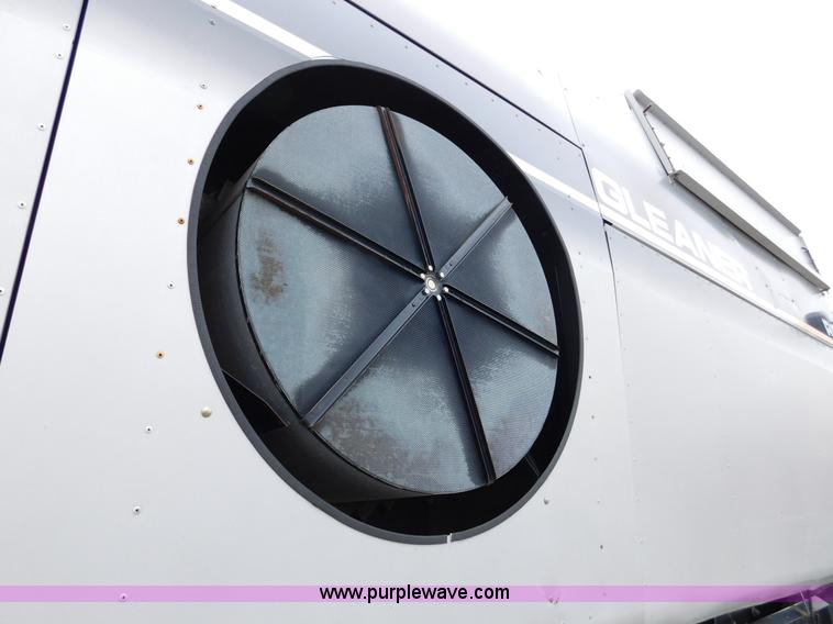 image for item J7463 2004 Gleaner R65 combine