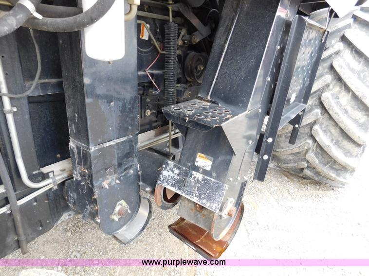 image for item J7463 2004 Gleaner R65 combine