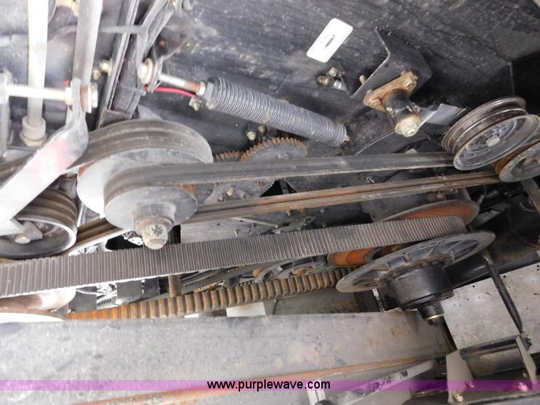 image for item J7463 2004 Gleaner R65 combine