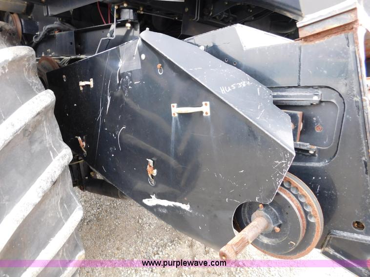 image for item J7463 2004 Gleaner R65 combine