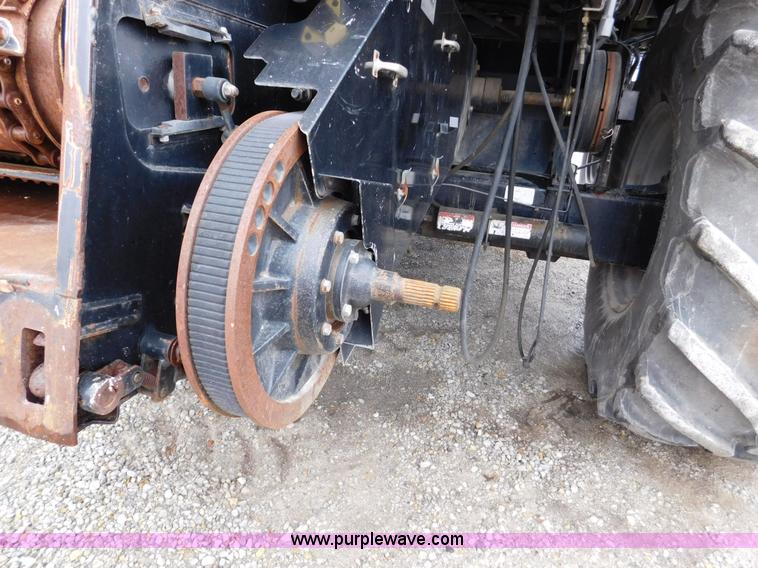 image for item J7463 2004 Gleaner R65 combine