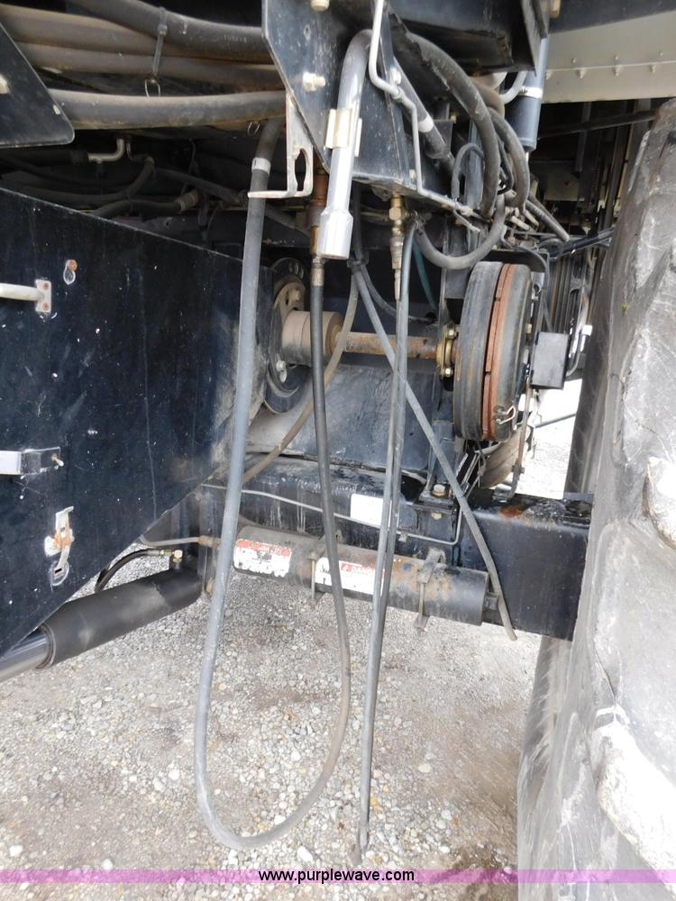 image for item J7463 2004 Gleaner R65 combine