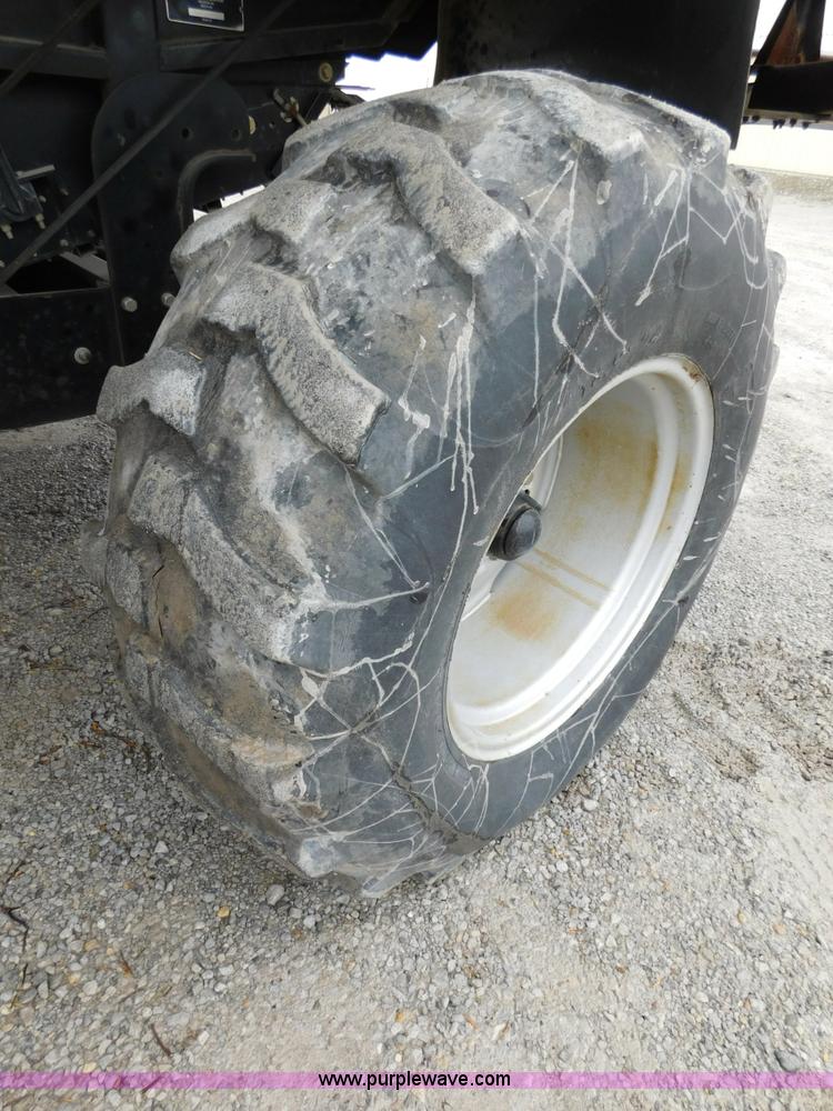 image for item J7463 2004 Gleaner R65 combine