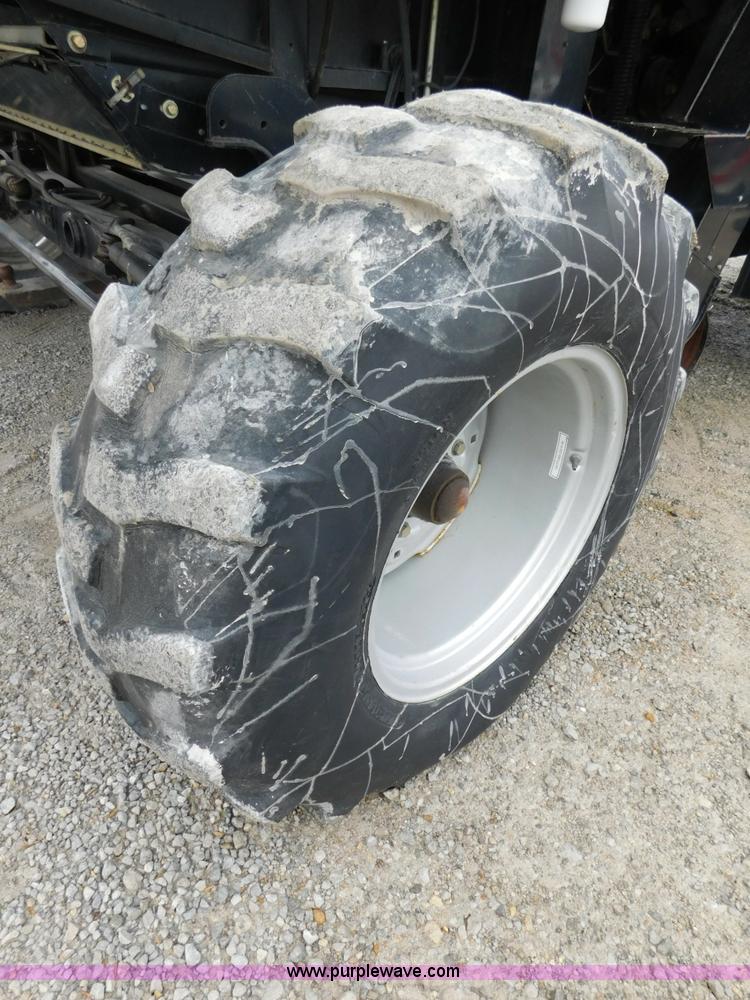 image for item J7463 2004 Gleaner R65 combine