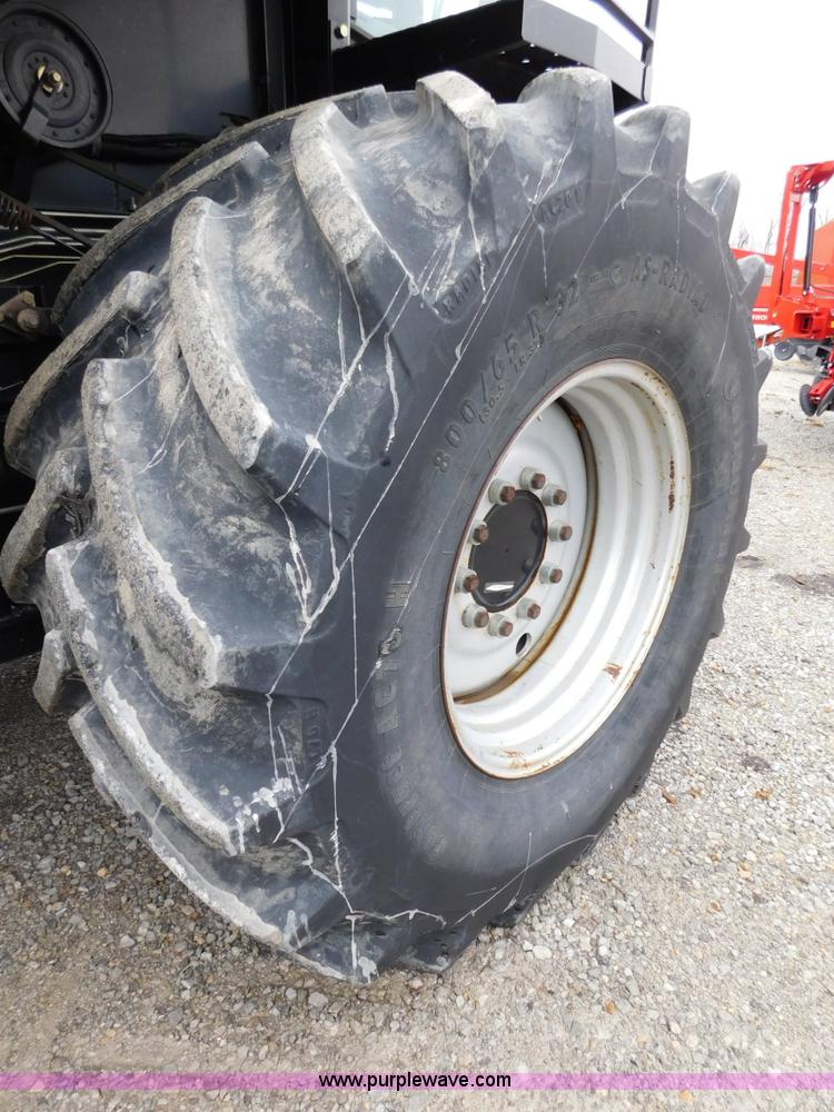 image for item J7463 2004 Gleaner R65 combine