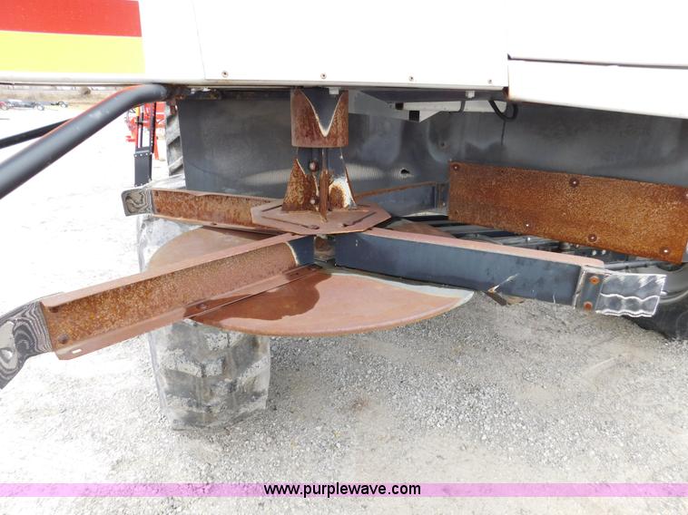 image for item J7463 2004 Gleaner R65 combine