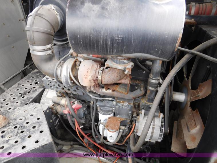 image for item J7463 2004 Gleaner R65 combine