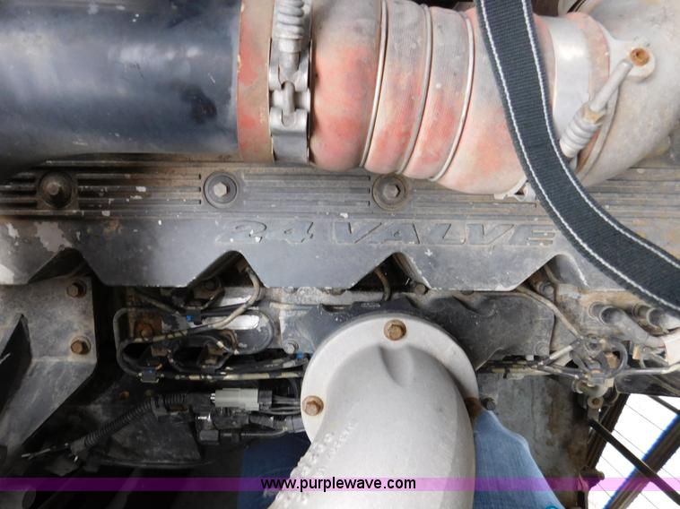 image for item J7463 2004 Gleaner R65 combine