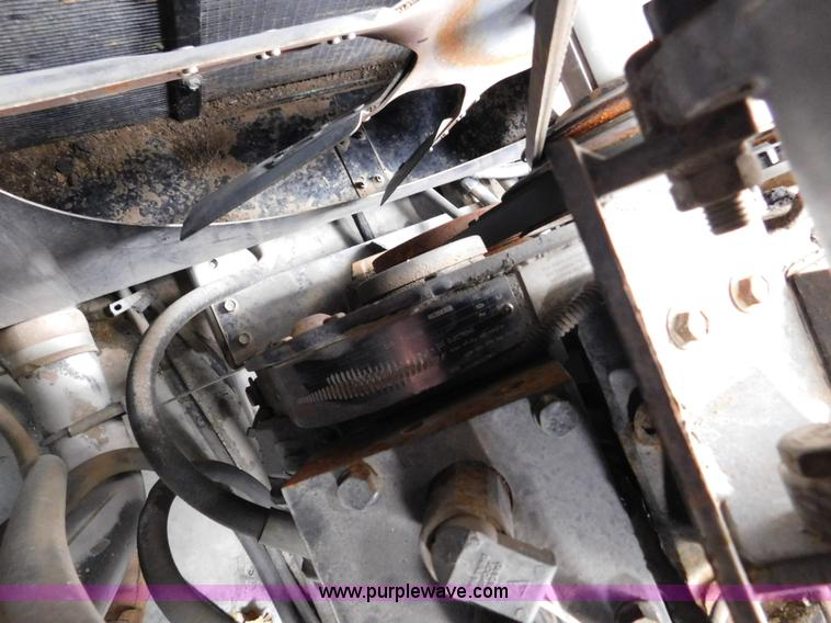 image for item J7463 2004 Gleaner R65 combine