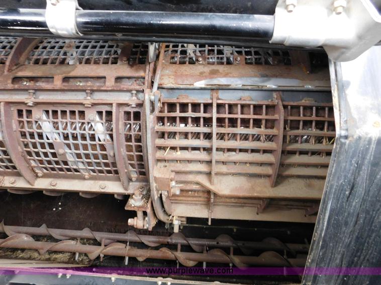 image for item J7463 2004 Gleaner R65 combine