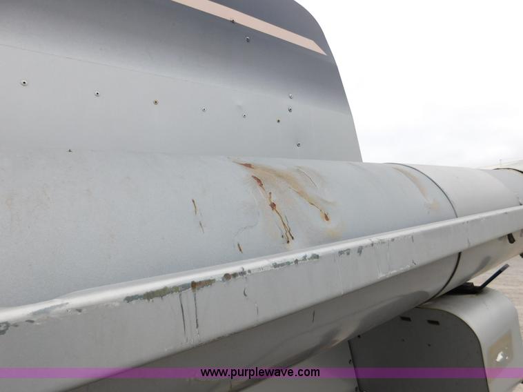 image for item J7463 2004 Gleaner R65 combine